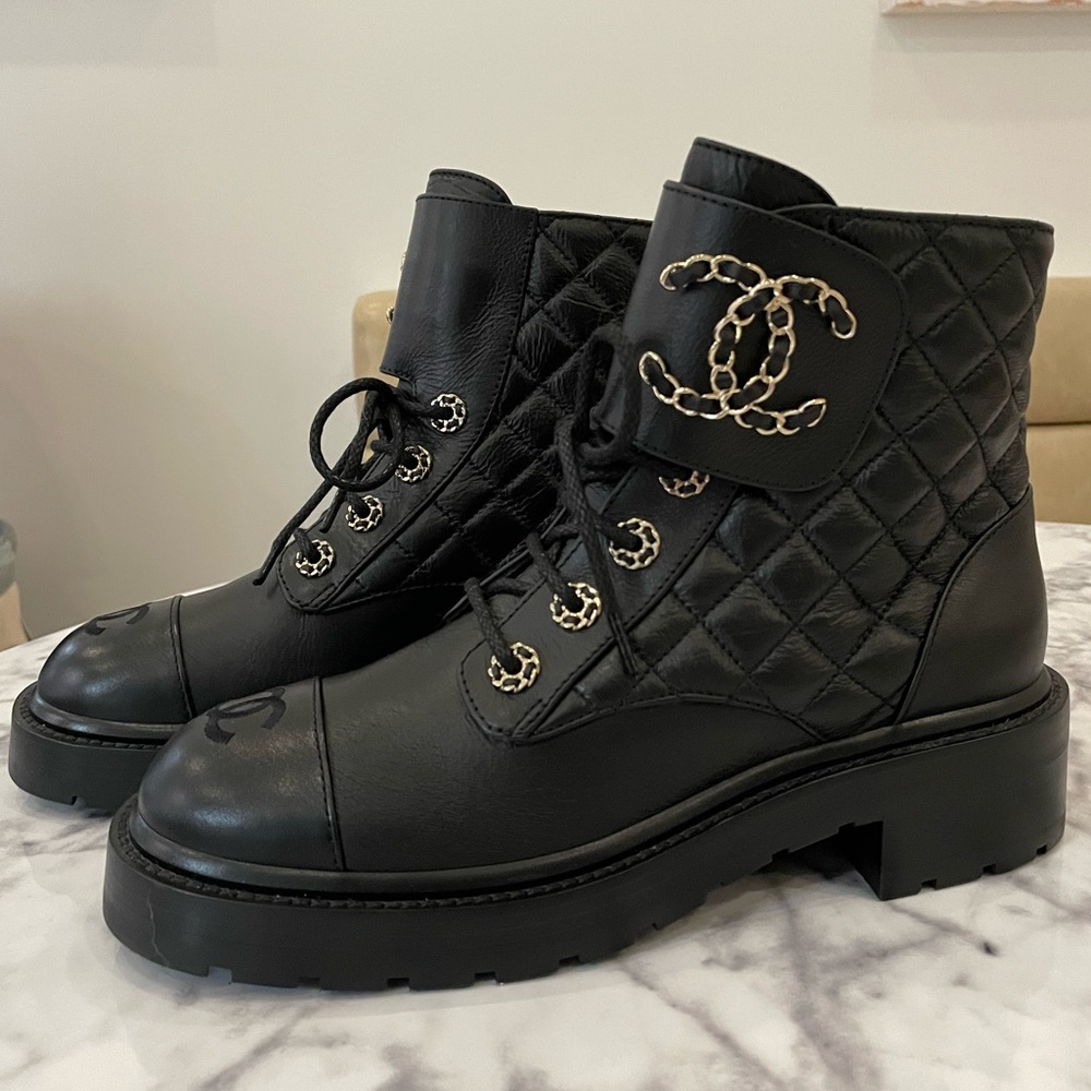 CHANEL BNIB 20A Combat boots 38